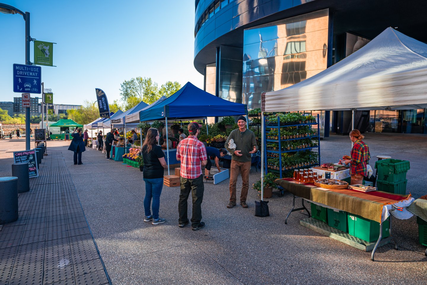 Farmers market managers and vendors