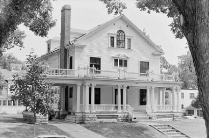 Gluek House 1980