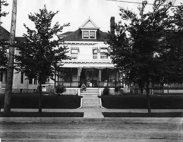 Lowry Hill East Residential Historic District 1905